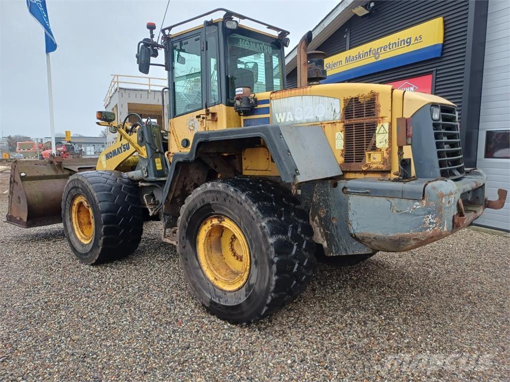 Komatsu WA 320 Pás carregadoras de rodas