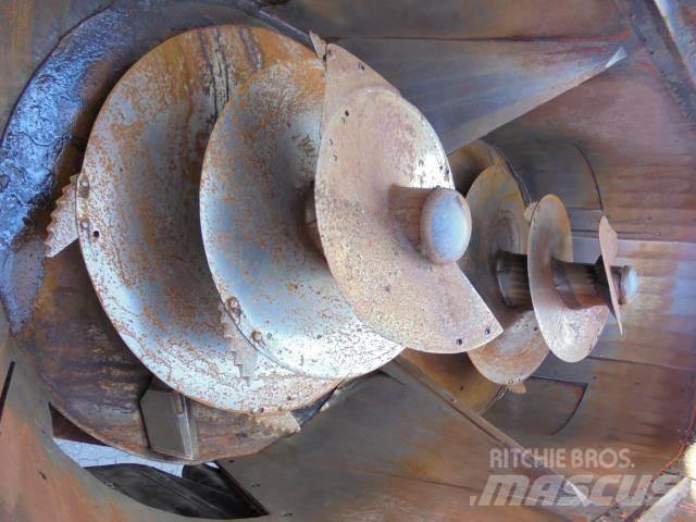 Kuhn 27 M3 Reboques forrageiros