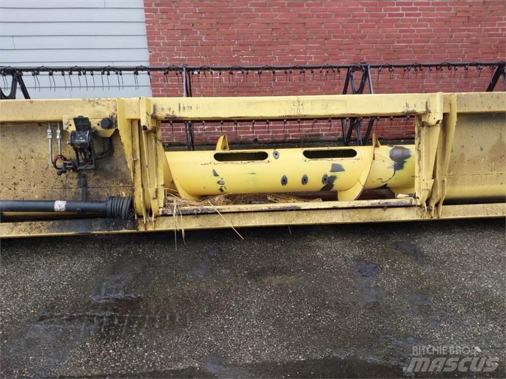 New Holland 30 X Ceifeiras debulhadoras compactas