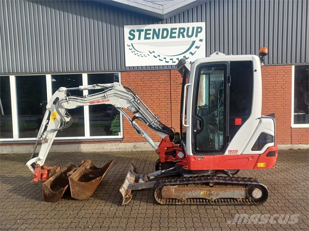 Takeuchi TB225 Mini Escavadoras <7t