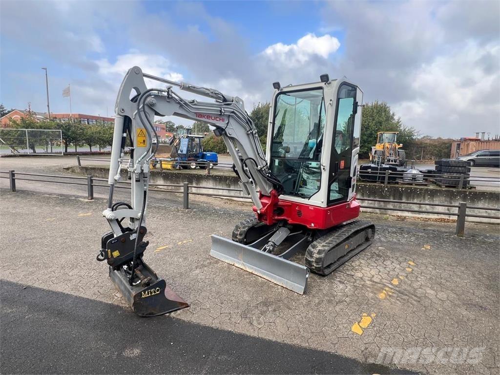 Takeuchi TB325R Mini Escavadoras <7t