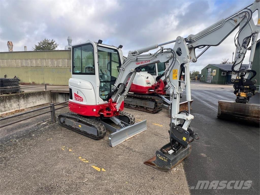 Takeuchi TB325R Mini Escavadoras <7t