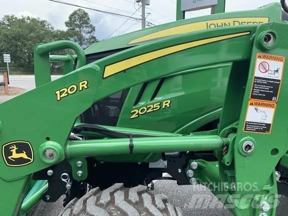 John Deere 2025R Tractores compactos