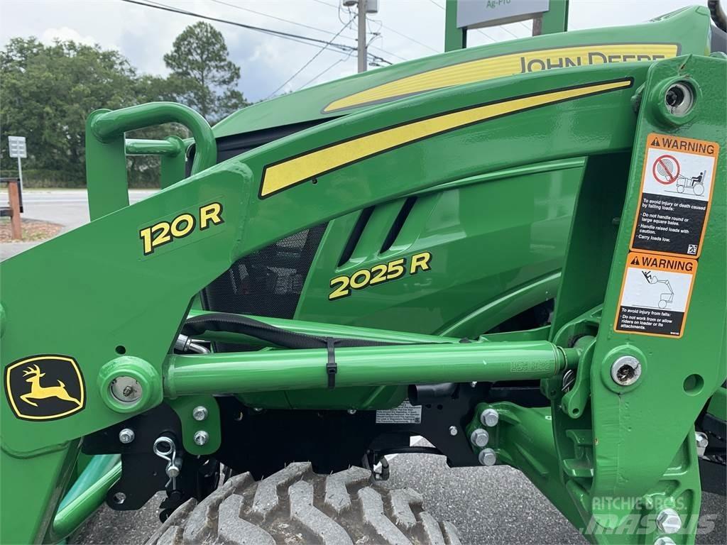 John Deere 2025R Tractores compactos