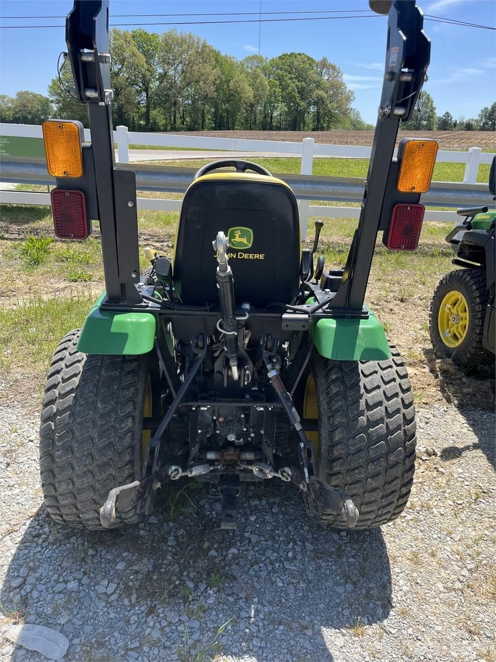 John Deere 2025R Tractores compactos
