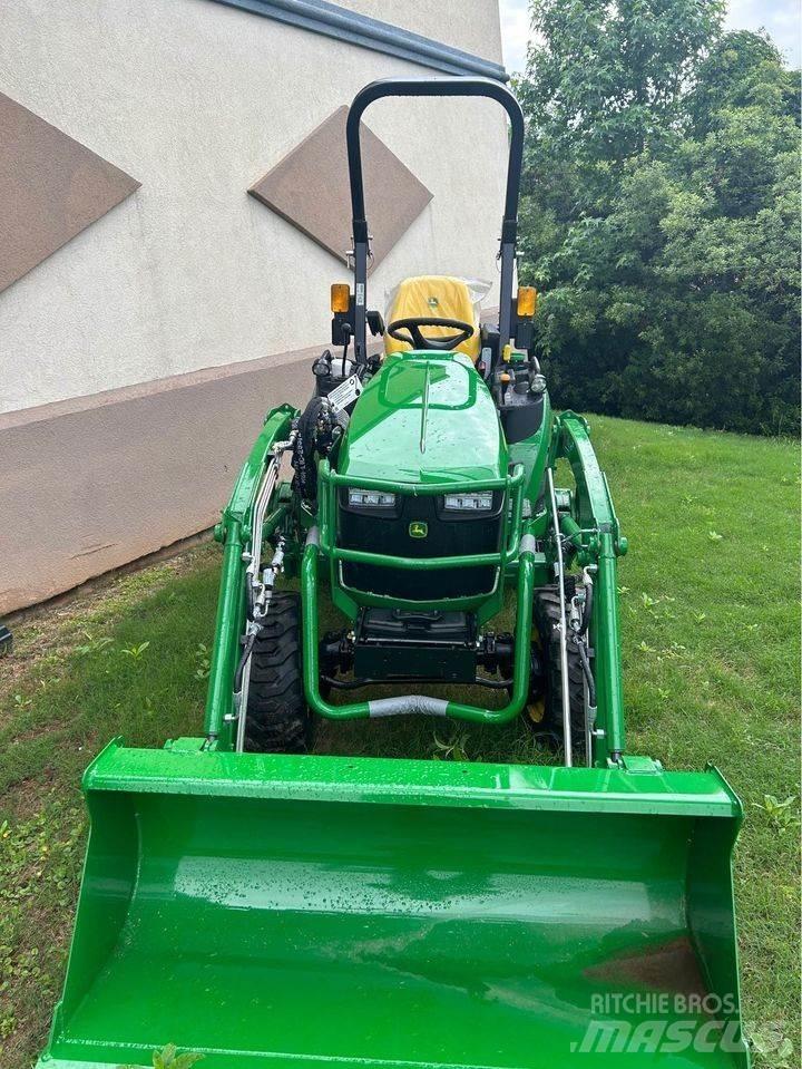 John Deere 2025R Tractores compactos