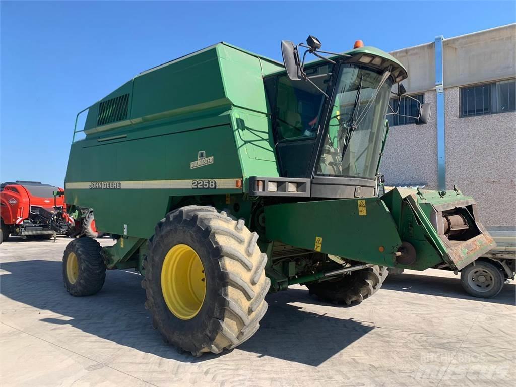 John Deere 2258 Ceifeiras debulhadoras