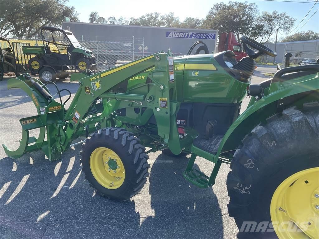 John Deere 4044R Tratores Agrícolas usados