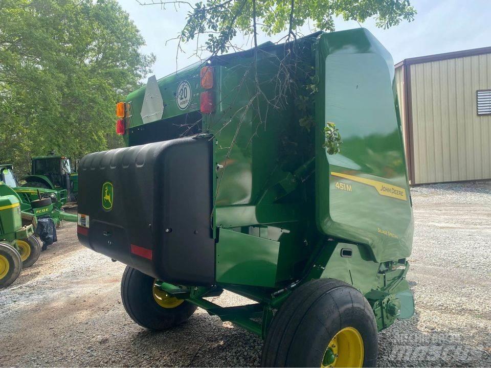 John Deere 451M Enfardadeira de rolos