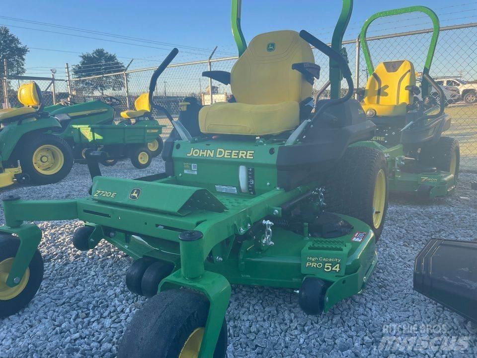 John Deere 720E Corta-Relvas Zero turn