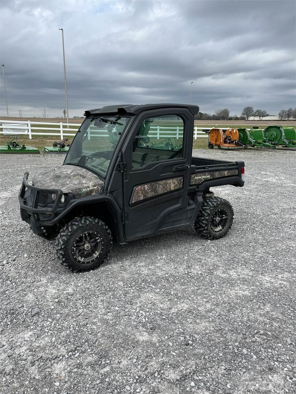 John Deere 835R Máquinas utilitárias