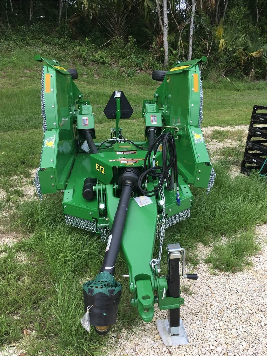 John Deere FC12E Cortadores, moinhos e desenroladores de fardos