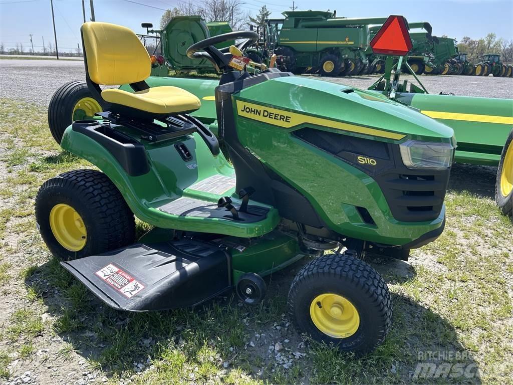John Deere S110 Tractores compactos
