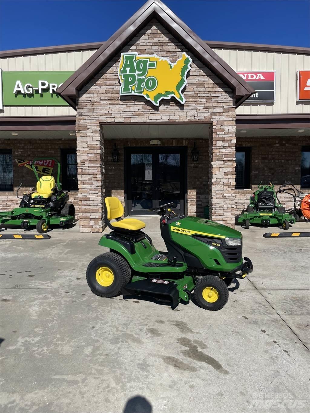 John Deere S220 Corta-Relvas Riders