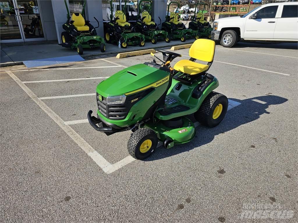 John Deere S220 Corta-Relvas Riders