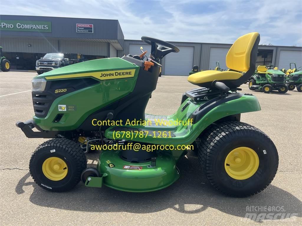John Deere S220 Corta-Relvas Riders