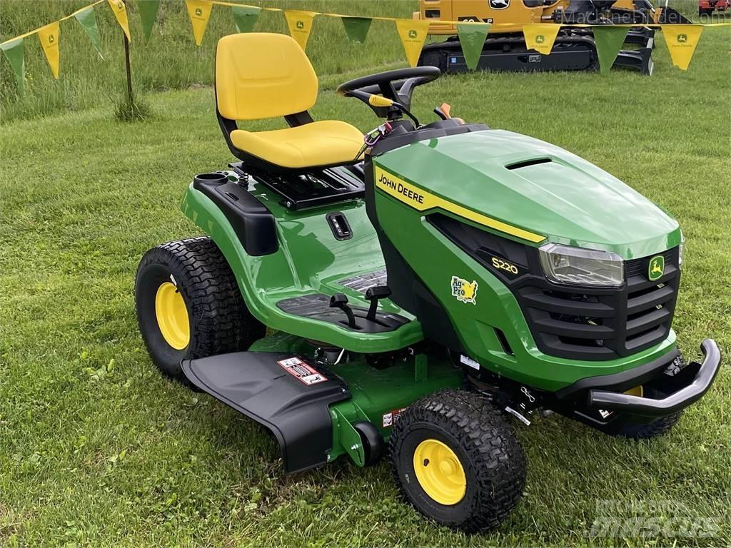 John Deere S220 Corta-Relvas Riders