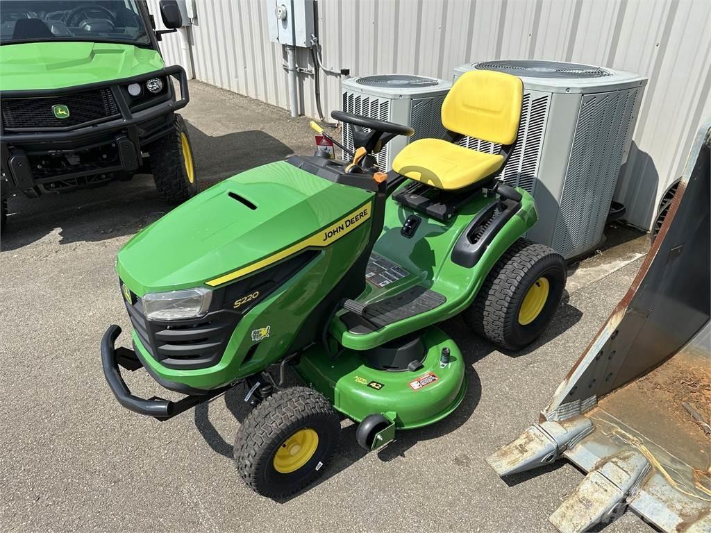 John Deere S220 Corta-Relvas Riders