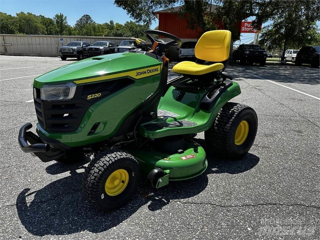 John Deere S220 Corta-Relvas Riders