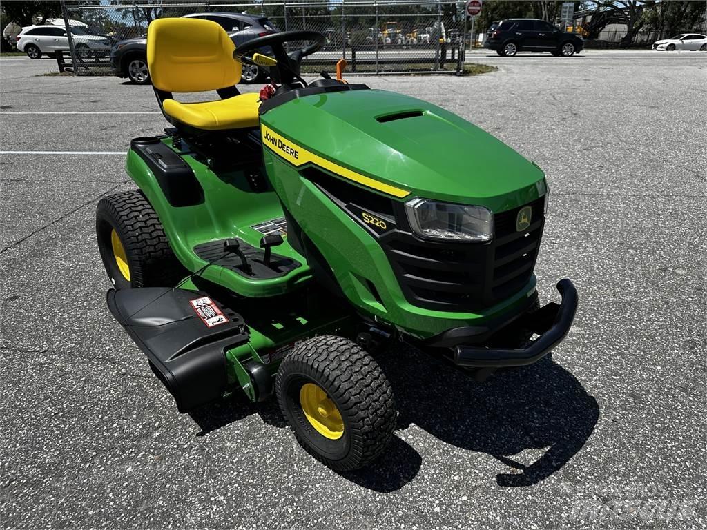 John Deere S220 Corta-Relvas Riders