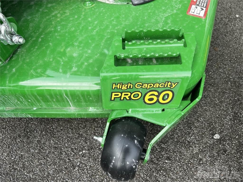 John Deere Z720E Corta-Relvas Zero turn