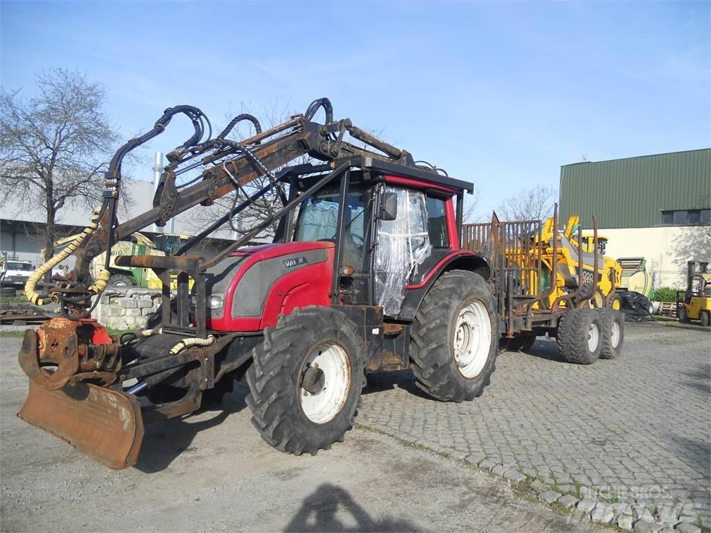 Valtra N121 Gruas e carregadores