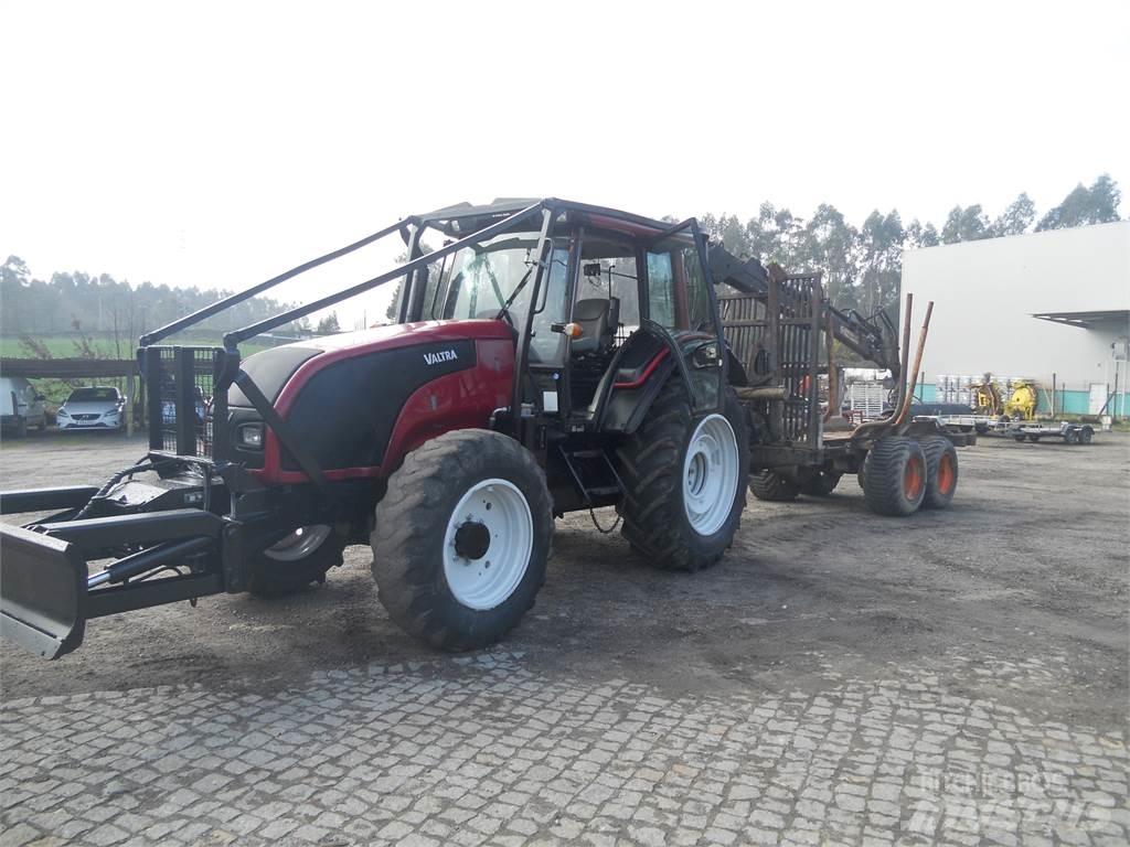 Valtra T121 Gruas e carregadores