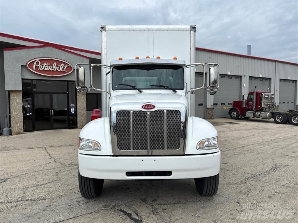 Peterbilt 337 Camiões de caixa fechada