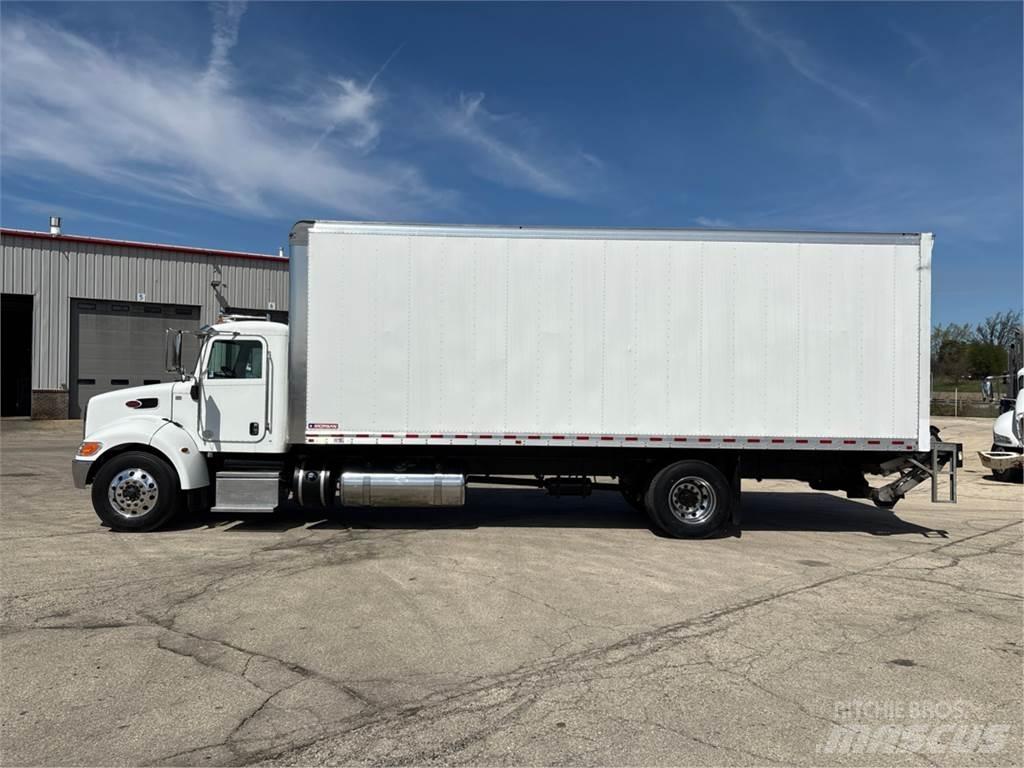 Peterbilt 337 Camiões de caixa fechada
