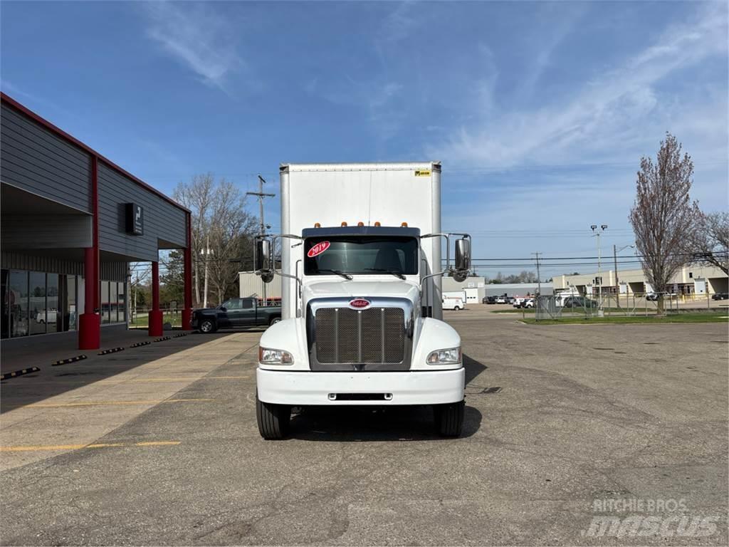 Peterbilt 337 Camiões de caixa fechada