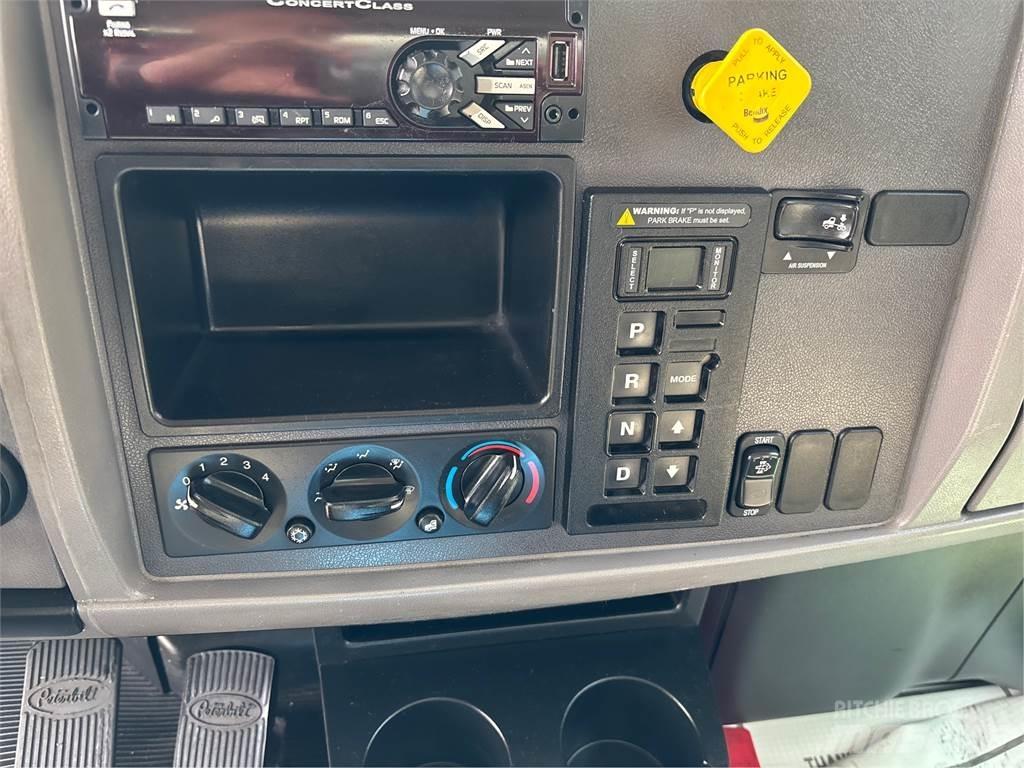 Peterbilt 337 Camiões de caixa fechada