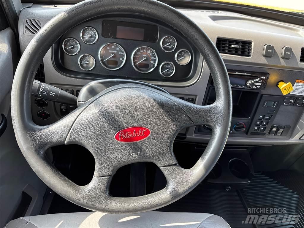 Peterbilt 337 Camiões de caixa fechada