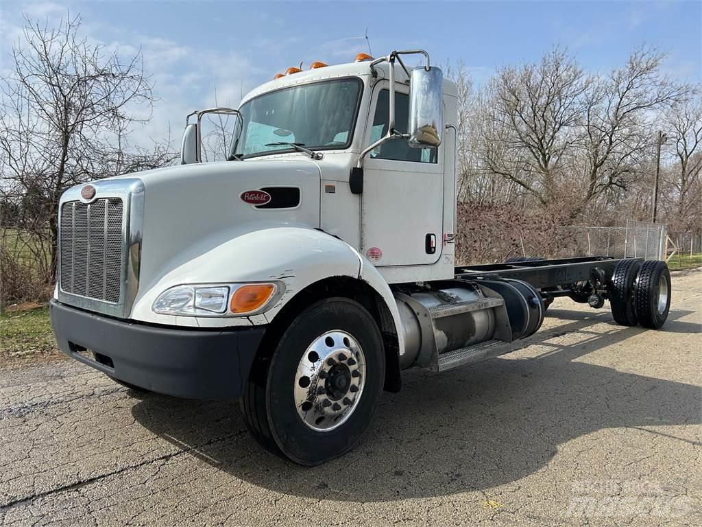 Peterbilt 337 Camiões de chassis e cabine