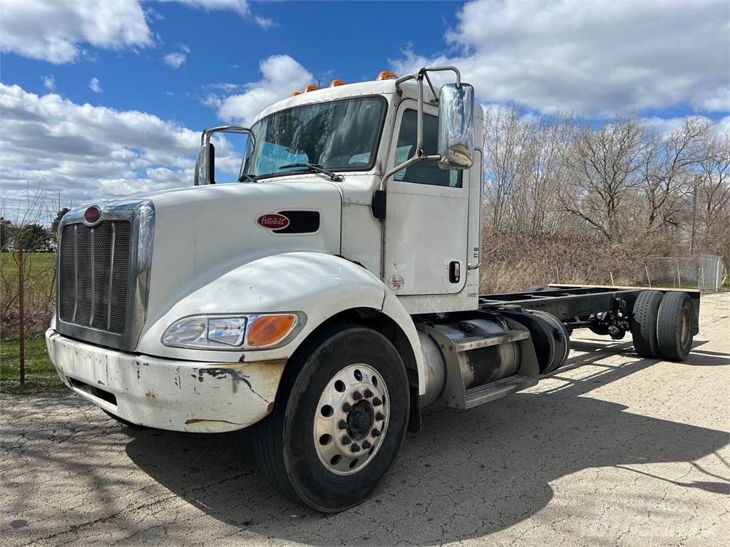 Peterbilt 337 Camiões de chassis e cabine