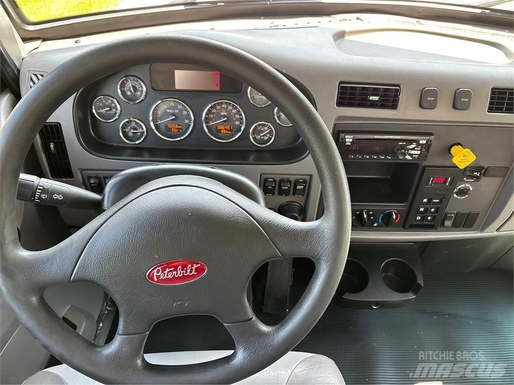 Peterbilt 337 Camiões de caixa fechada