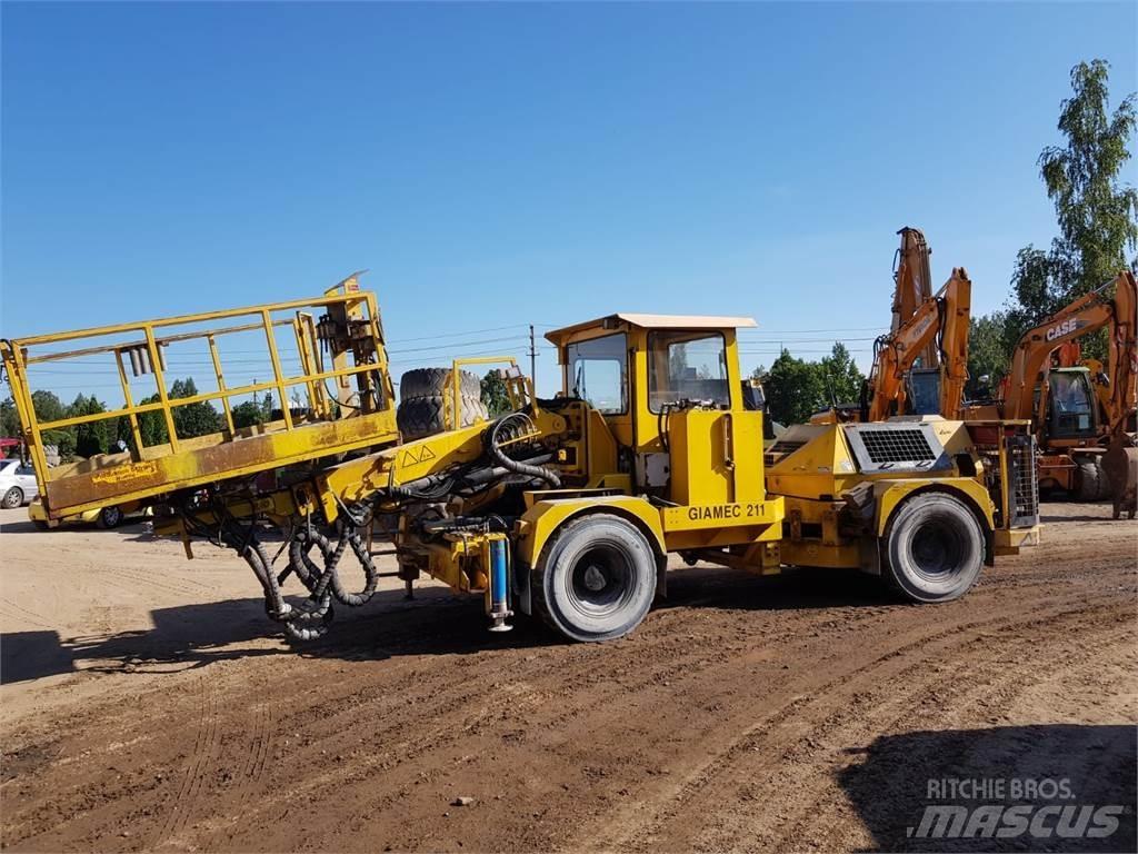 Kita UV211 SP25BG06 Pás carregadoras de rodas