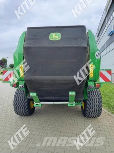 John Deere V451R Enfardadeira de rolos