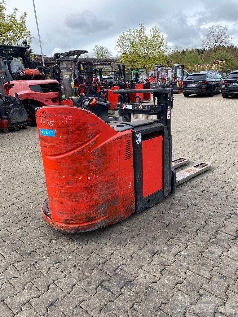 Linde D 12 SP Empilhador para operador externo