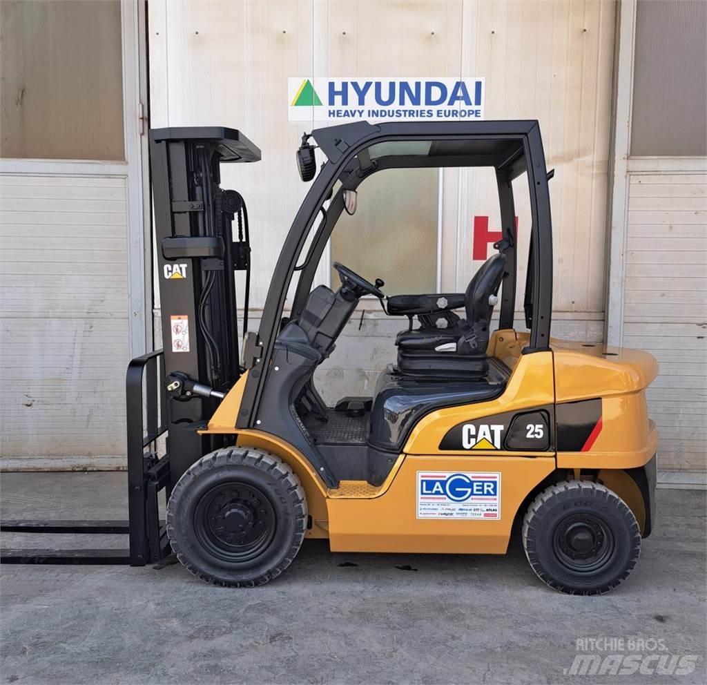 CAT DP25N Empilhadores Diesel
