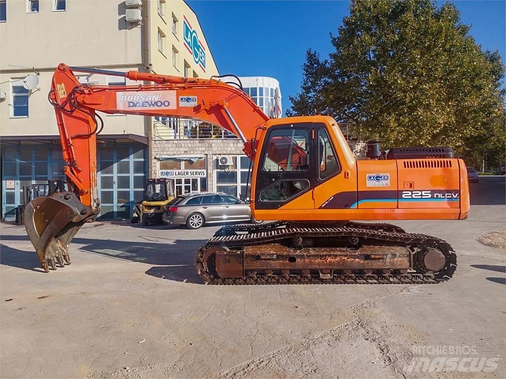 Doosan SOLAR 225NLC-V Escavadoras de rastos