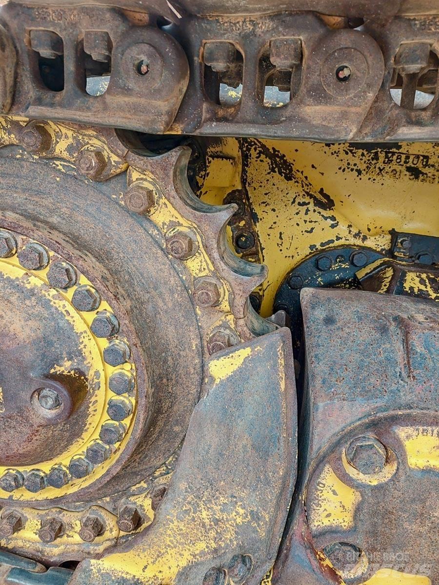 Komatsu D65PX-17 Dozers - Tratores rastos