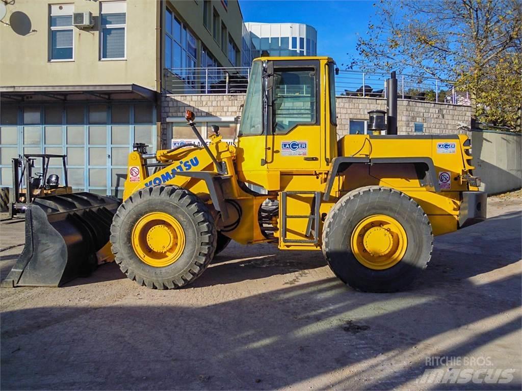 Komatsu WA270 Pás carregadoras de rodas
