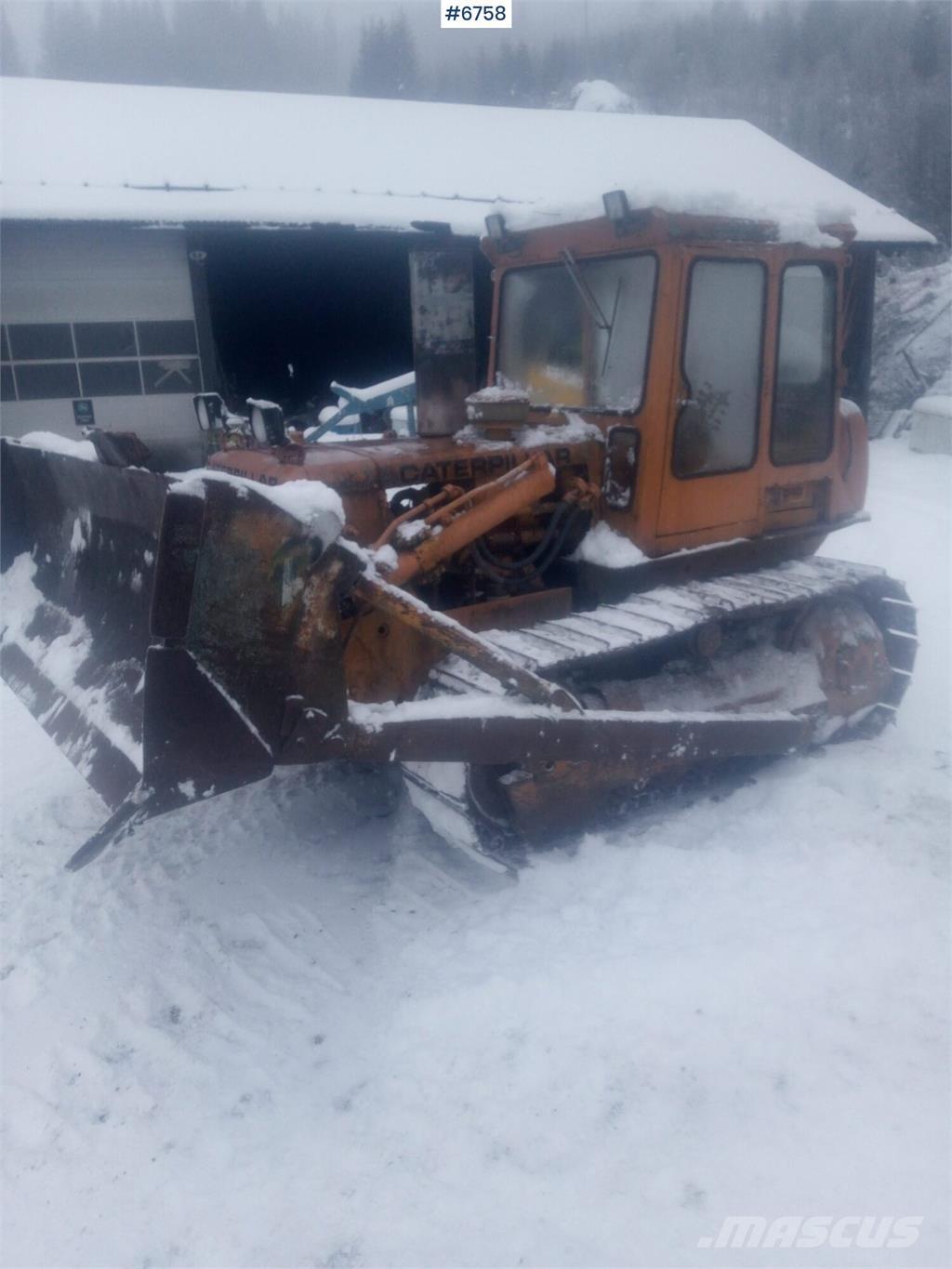 CAT D4 Dozers - Tratores rastos
