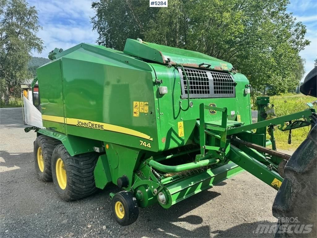 John Deere 744 Outro equipamento de ceifa