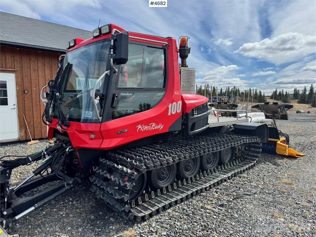  Pisten Bully 100 Lâminas de neve e arados
