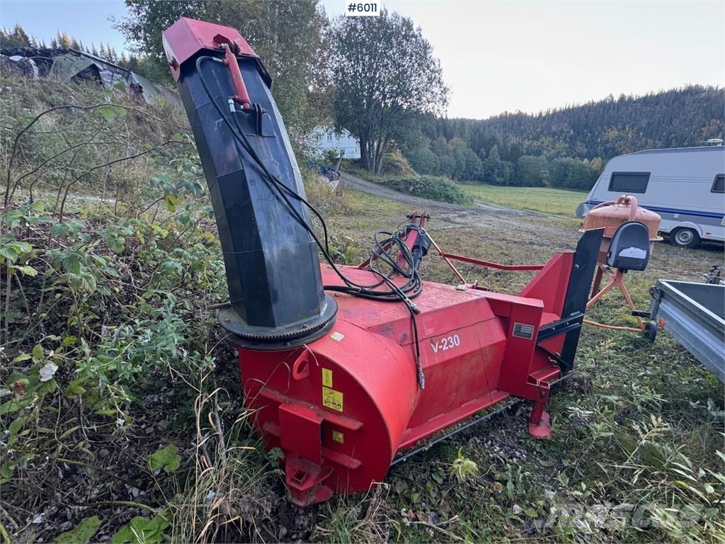Sisu Handel V-230 Lâminas de neve e arados