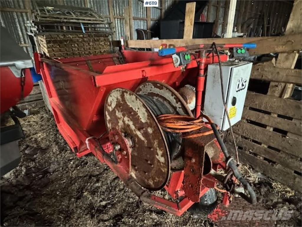 TKS F2 Outro equipamento de ceifa