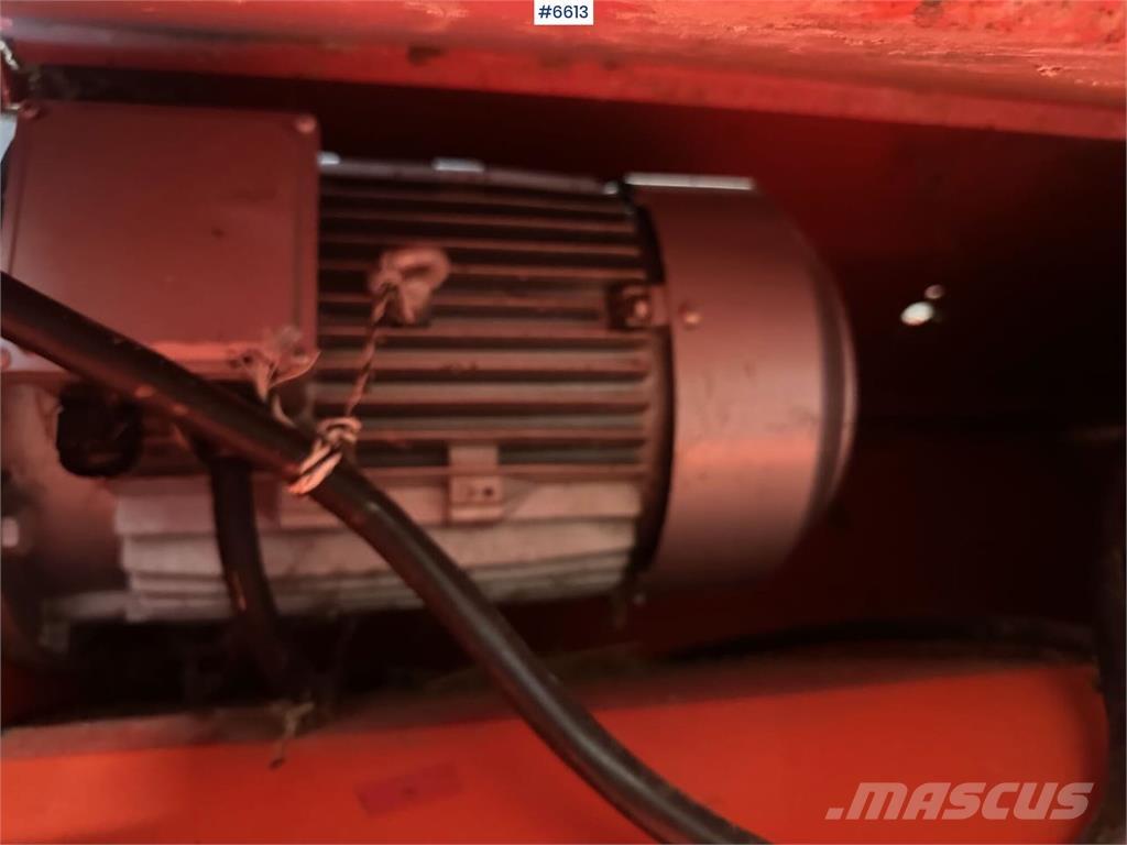 TKS K2 Outro equipamento de ceifa