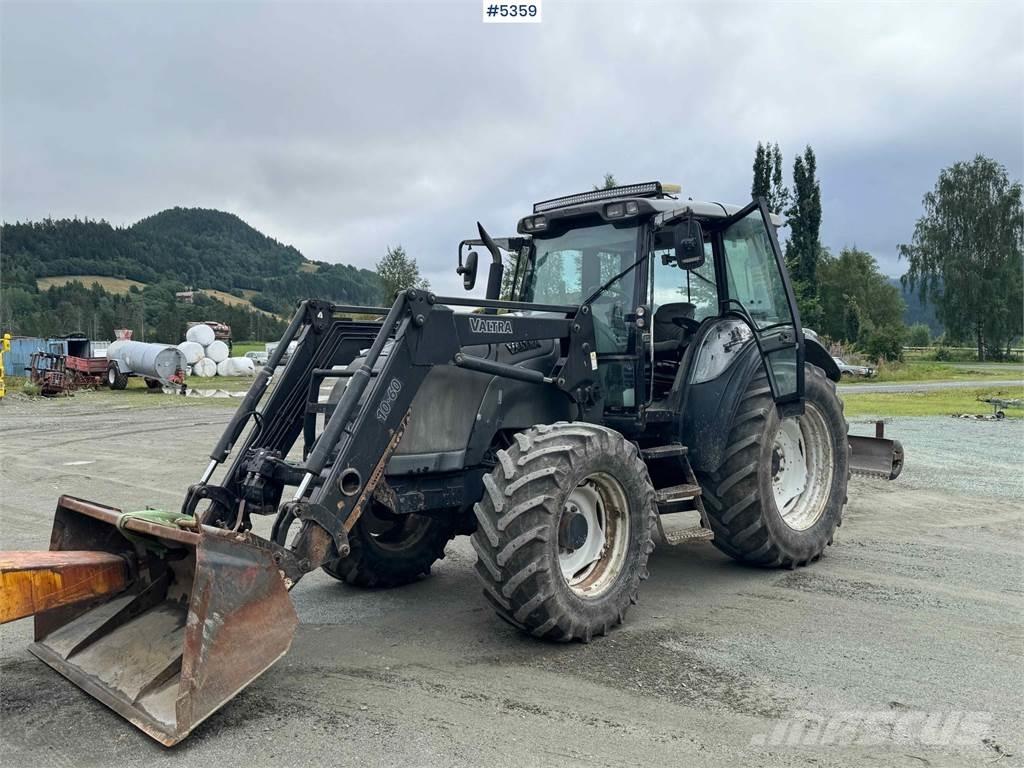 Valtra M120-4 Tratores Agrícolas usados