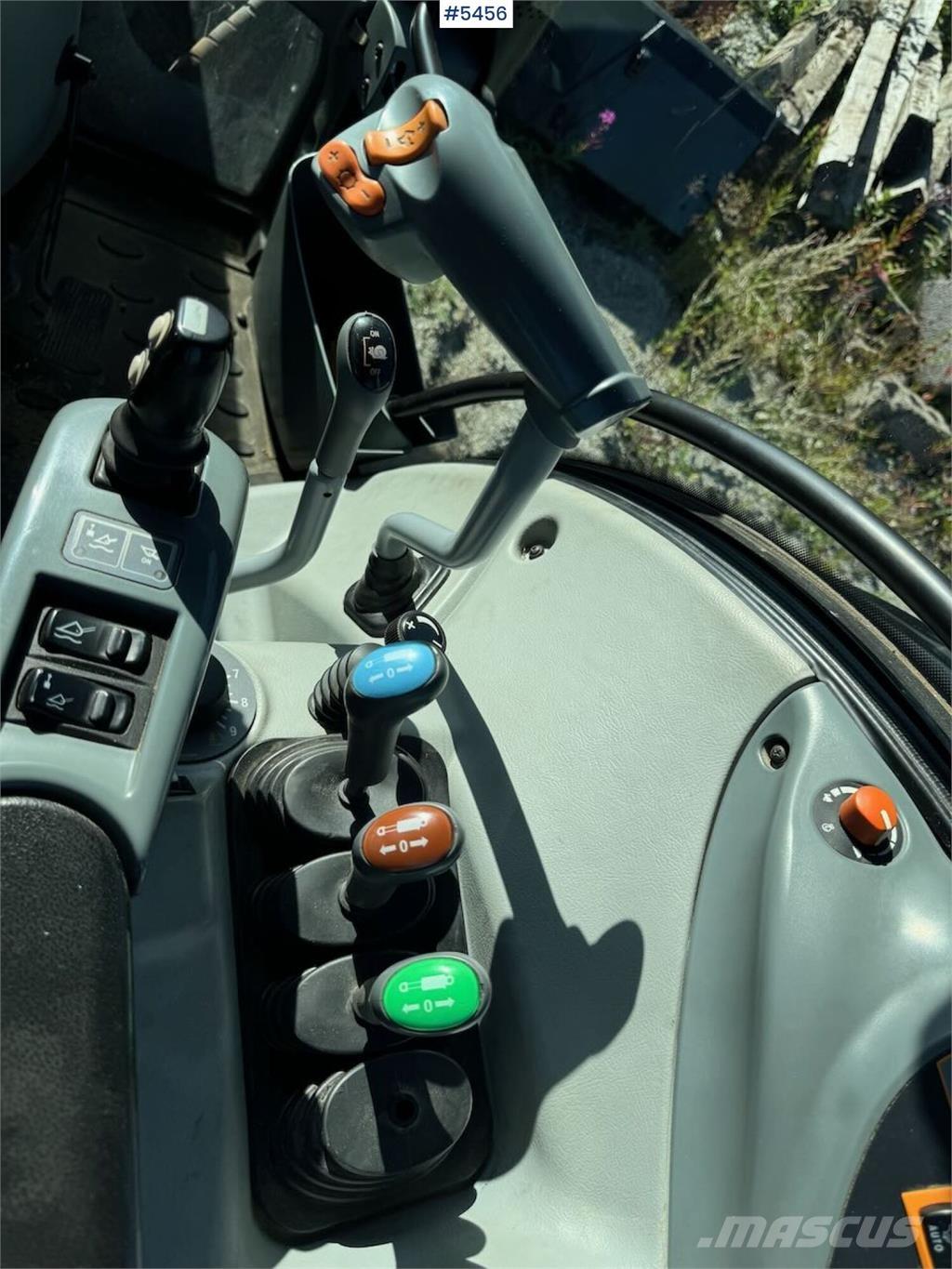 Valtra N123 Tratores Agrícolas usados